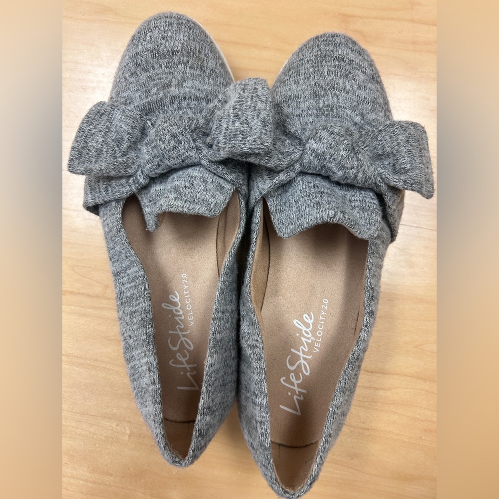 Life Stride Women's Knit Bow Flats in Gray